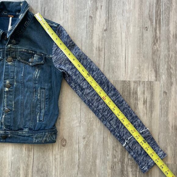 Free People Women Distressed Denim Knit Jacket XS Long Sleeve Boho Jean Shacket - Picture 6 of 10